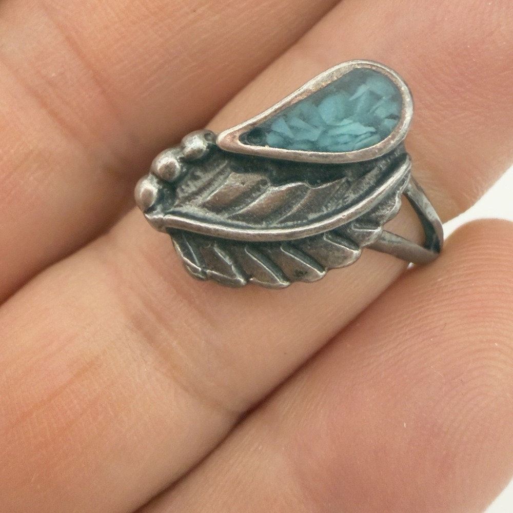 Vintage Sterling Silver Native American Ladies Petite Turquoise Inlay Ring 6.5